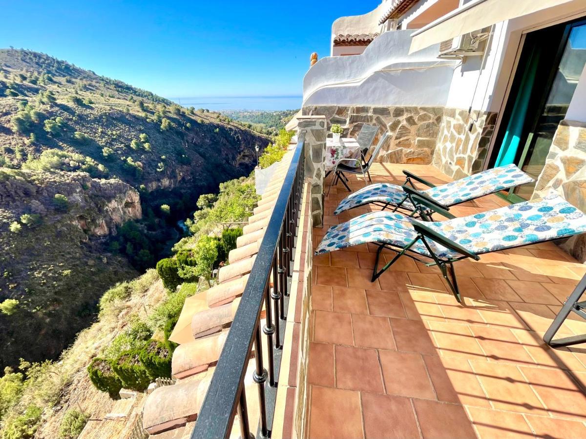 Apartamentos Axarquia , Frigiliana, Terraza Privada Con Vistas A La Montana Rio Y Al Mar Exterior photo