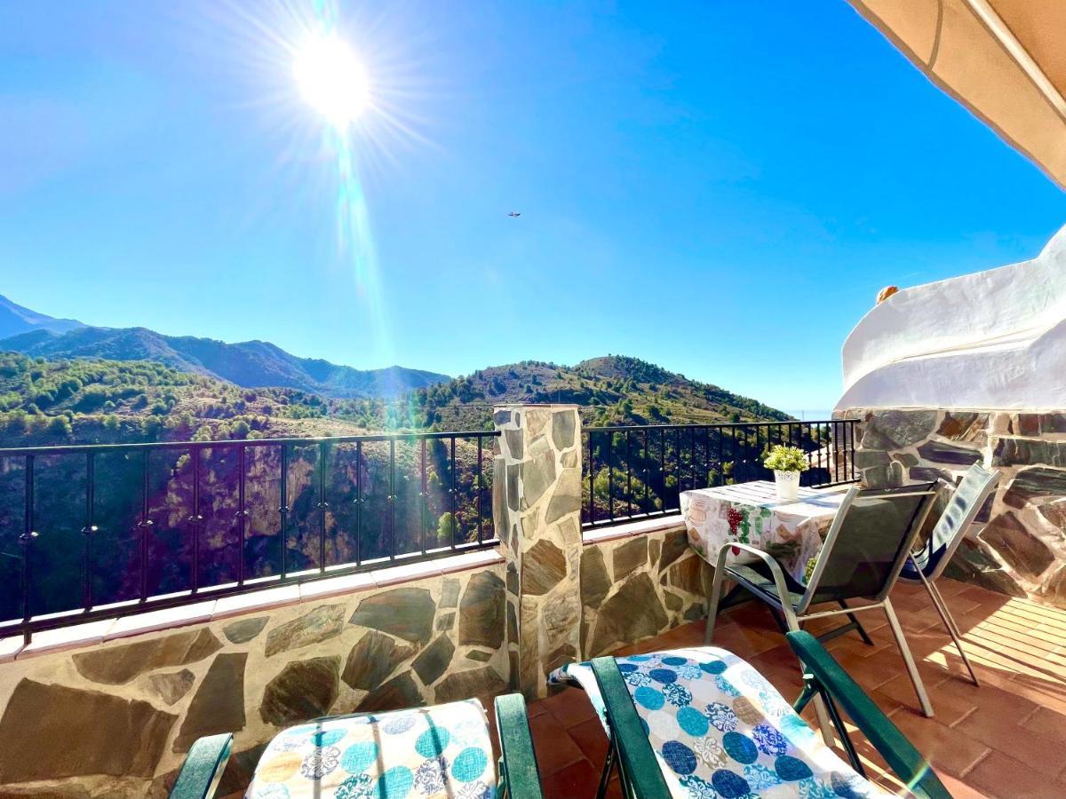 Apartamentos Axarquia , Frigiliana, Terraza Privada Con Vistas A La Montana Rio Y Al Mar Exterior photo