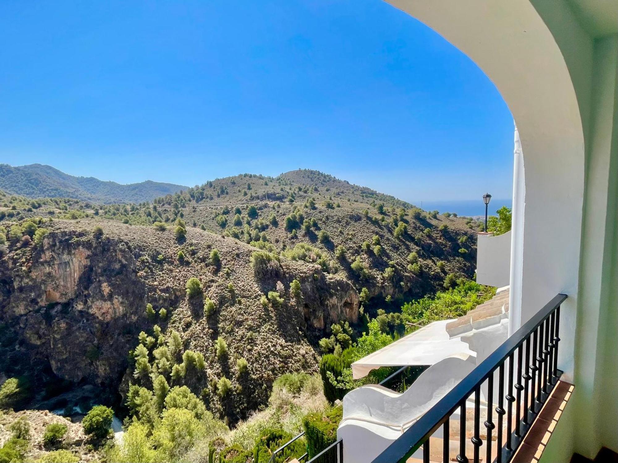 Apartamentos Axarquia , Frigiliana, Terraza Privada Con Vistas A La Montana Rio Y Al Mar Exterior photo