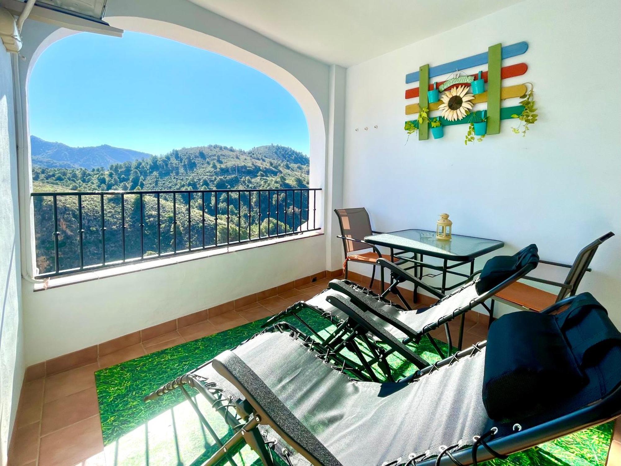 Apartamentos Axarquia , Frigiliana, Terraza Privada Con Vistas A La Montana Rio Y Al Mar Exterior photo