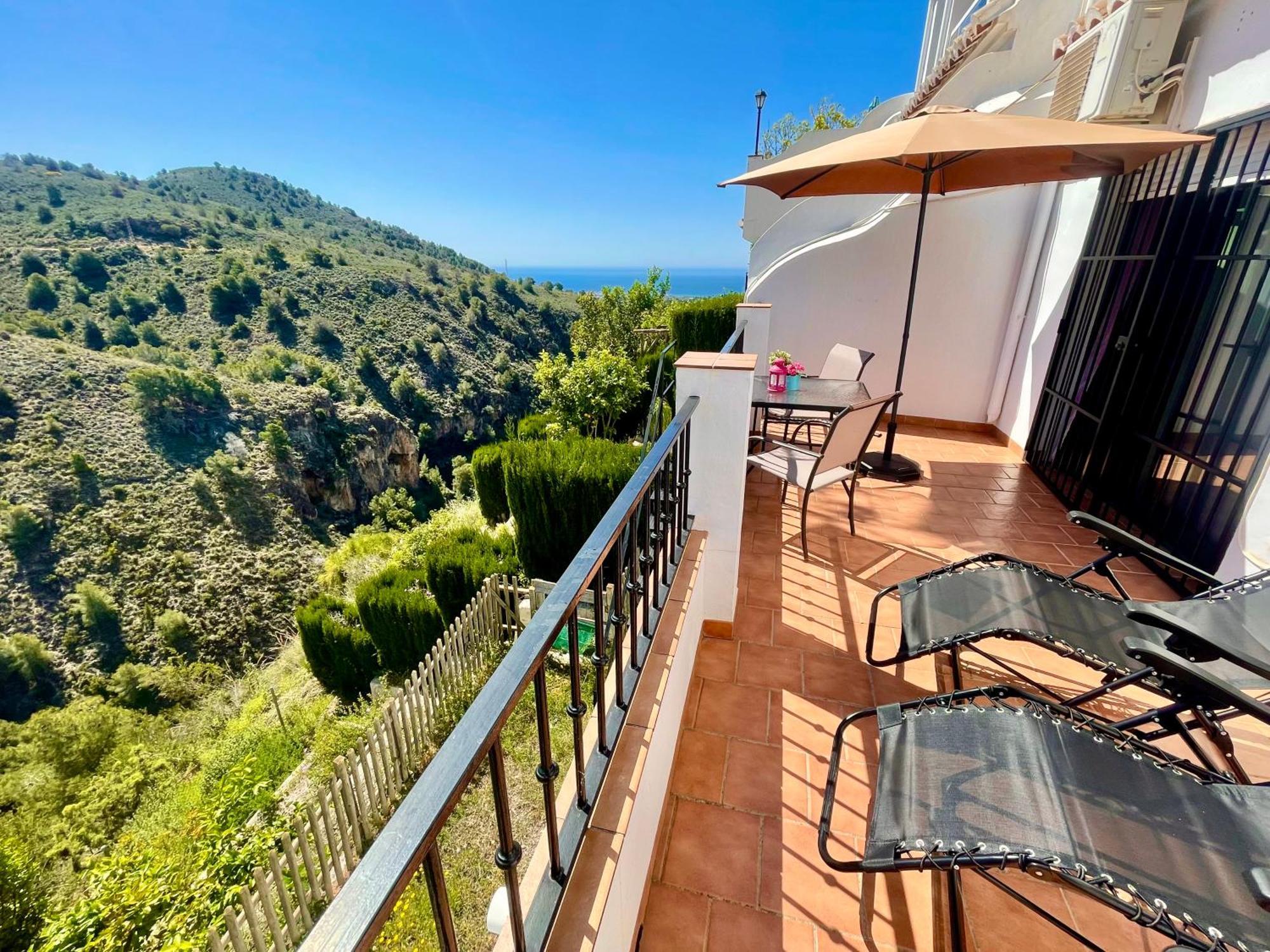 Apartamentos Axarquia , Frigiliana, Terraza Privada Con Vistas A La Montana Rio Y Al Mar Exterior photo